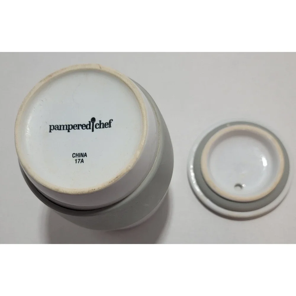 Pampered Chef Ceramic Egg Cooker 17B Microwave Mug Cake and‎ Muffins